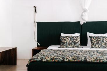 تختخواب و صبحانه Star Mountain Jungle Lodge   Mal Pais, Santa Teresa