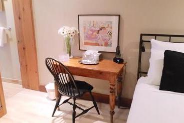 Отель Benner's Bed & Breakfast