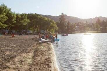 Szálloda The Lakeside Resort