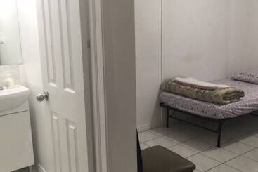 호텔 Toronto North Travellers Home