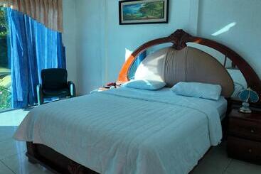 Hotel La Cascada   Lago Agrio