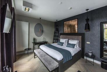 호텔 No. 377 House