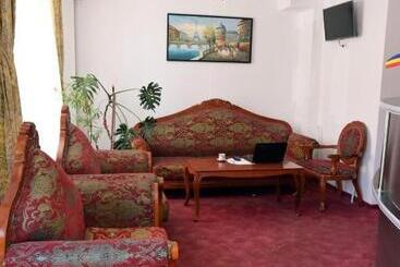 تختخواب و صبحانه Vila Gymy