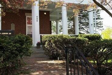 בית מלון כפרי Inn At The Agora