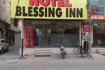 Hotel Blessing Inn
