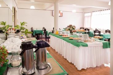 בית מלון כפרי Economic Center