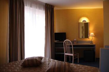 Hotell Au Relais De L Oust