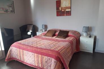 בית מלון כפרי La Bonne Auberge