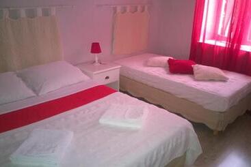 Bed and Breakfast Chambres D Hotes Les Chiens Verts, Jardin, Terrasse, Parking Privé