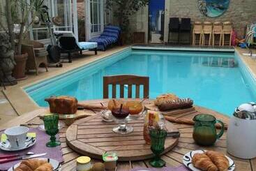 Bed and Breakfast Maison Du Théâtre Saint Bonnet