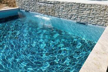 צימר Domaine La Sauzette