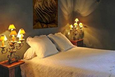 ベッドアンドブレックファースト Maison D'hôtes La Singulière