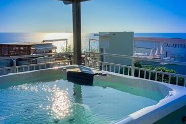 בית מלון כפרי Calavita Rooftop & Spa