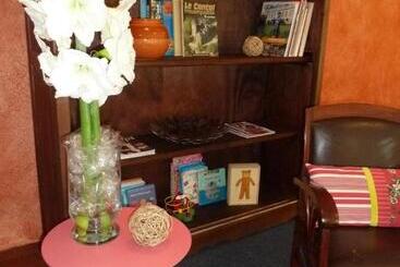 호텔 Hôtel La Colombiere Cantal