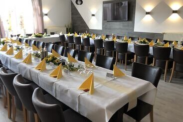 Отель Am Rathaus Adii