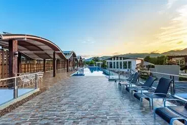 Hotel Chalong Miracle Lakeview