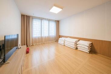 בית מלון כפרי The First70