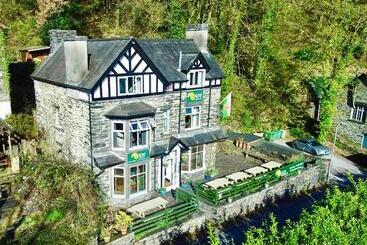 旅馆 The Vagabond Bunkhouse