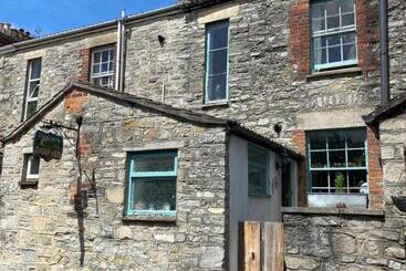 تختخواب و صبحانه Moon In The Apple Tree