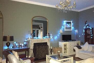 Larchmount House B&b