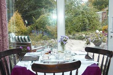 Nocleg ze śniadaniem Compton House