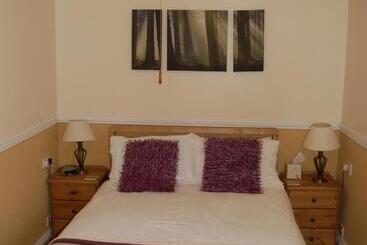 Bed and Breakfast Compton House