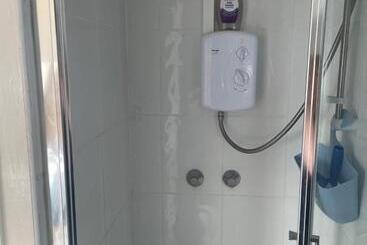 مبيت وإفطار Ivydene Guest House