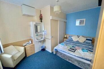 Bed and Breakfast Ivydene Guest House