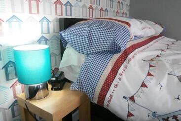 Aamiaismajoitus (B&B) The Hut Wales A Sea Front Inn