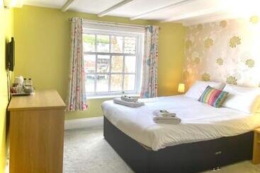 مبيت وإفطار The Pier Inn