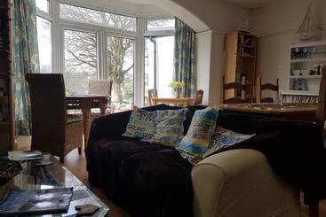 تختخواب و صبحانه Tregarth House