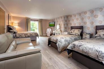 בית מלון כפרי Little John