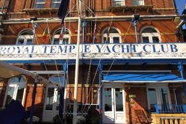 Hotel Royal Temple Yacht Club