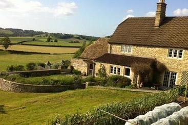 Bed and Breakfast T's At Lower Rudloe Farm