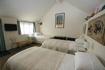 Bed and Breakfast T's At Lower Rudloe Farm