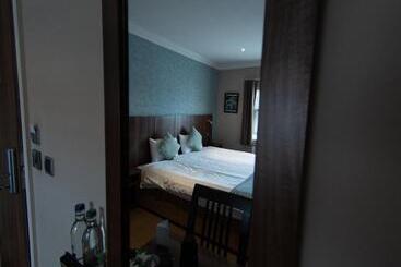 호텔 The Buxted Inn