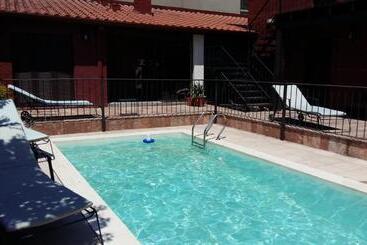 تختخواب و صبحانه Las Chirimoyas