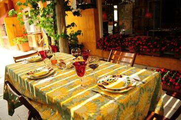 تختخواب و صبحانه Optimus Ba