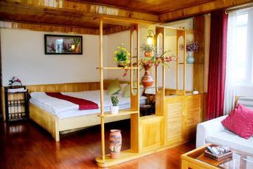 هتل Cat Cat Twilight