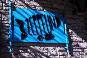 Zeppelin Art Hostel