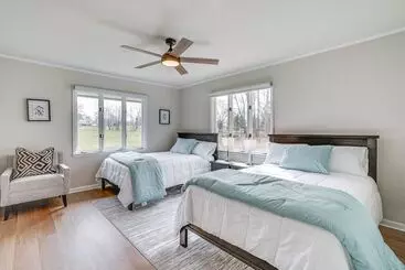 Mökkimajoitus Peaceful Longview Home W/ Pond, 6 Mi To Downtown!