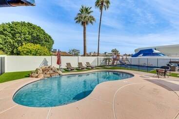 کلبه Sleek Phoenix Paradise W/ Outdoor Pool + Fire Pit!