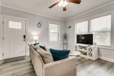 Dom wiejski Lovely Pensacola Home W/ Yard < 1 Mi To Downtown!