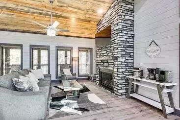 Vakantiehuisje Near New Casino: Broken Bow Cabin W/ Hot Tub