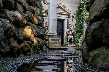 צימר The Saddle Room Restaurant