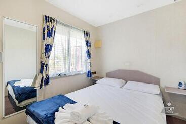 Отель Ingenia Holidays Old Bar Beach