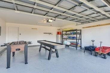 Сельский дом Miramar Beach Home: Walk To Private Beach!