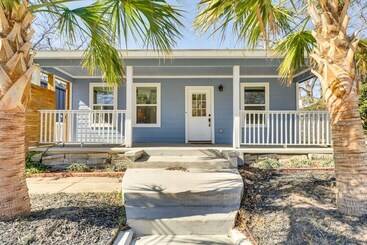Сельский дом Updated Austin Home ~ 1 Block To Hike/bike Trail!
