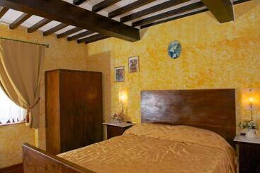 هتل Agriturismo La Conte