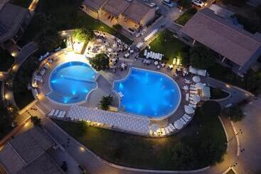 هتل Kikki Village